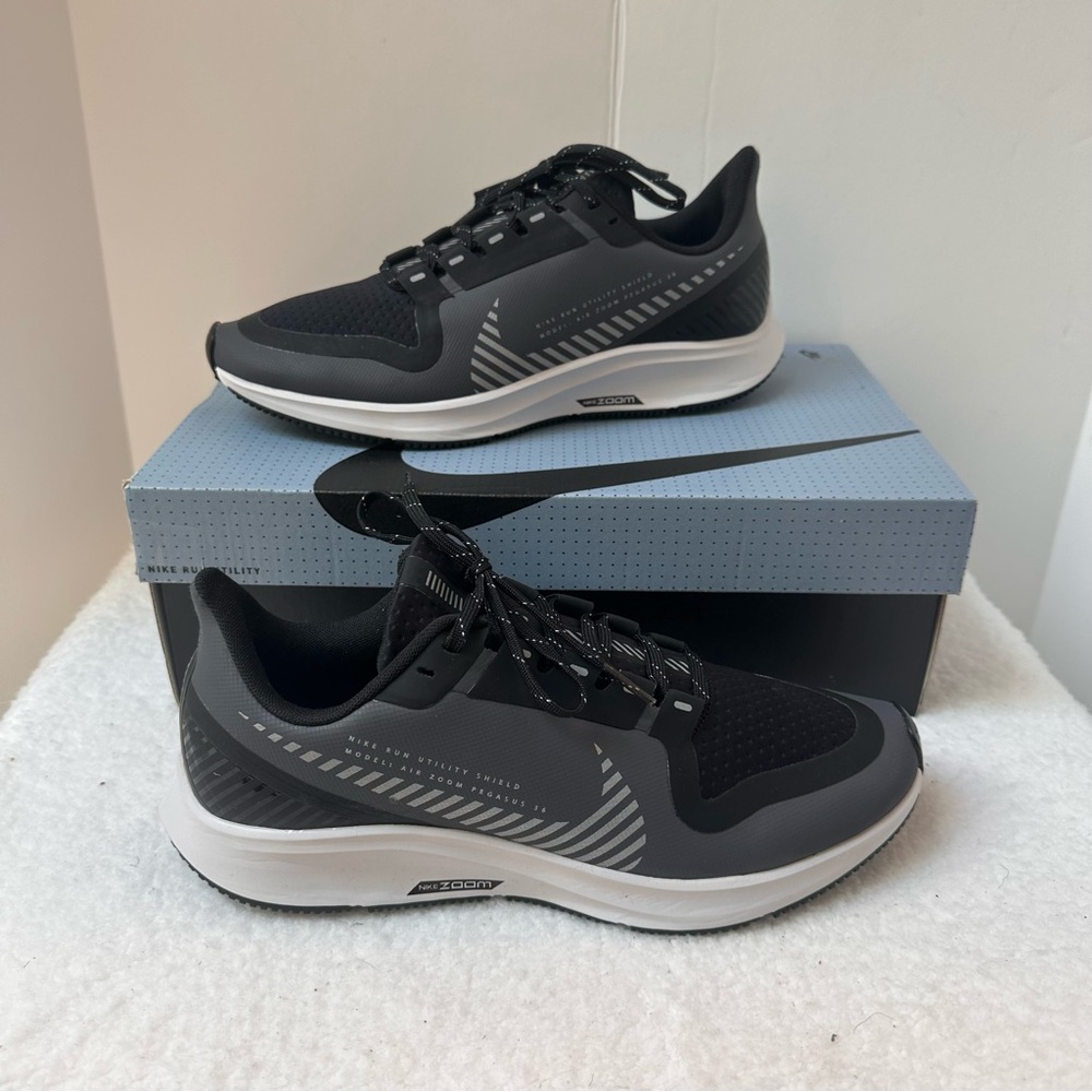 Women’s Nike Shoes - Picture 1 of 10
